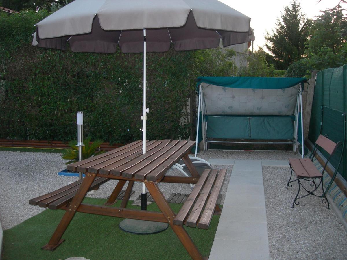 شقة Studio 66 Caumont-sur-Durance المظهر الخارجي الصورة
